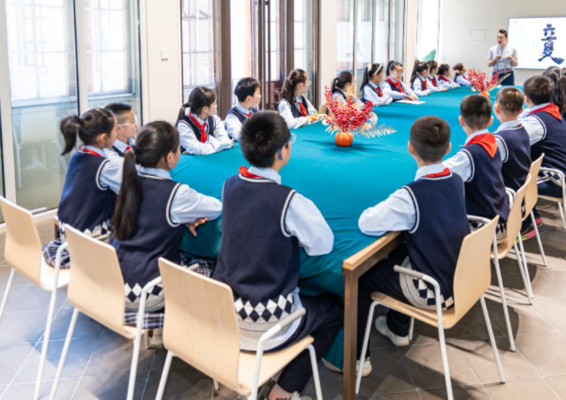 大力推动青蓝团队班主任团队等团队