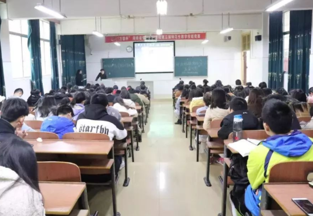 筑牢根基体现出以教育科技人才交融