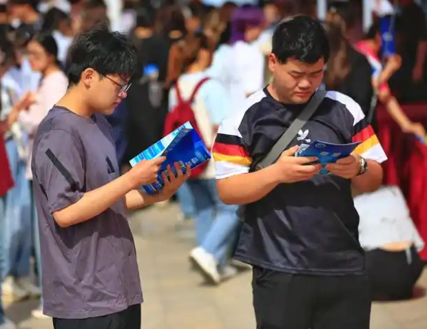 大学生要点关注定向拓岗和实践岗位