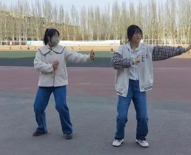 逐渐转向柔性引导激起学生内生动力